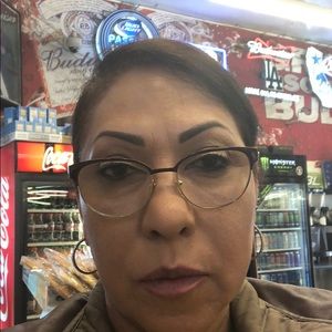 Meet your Posher, Isela